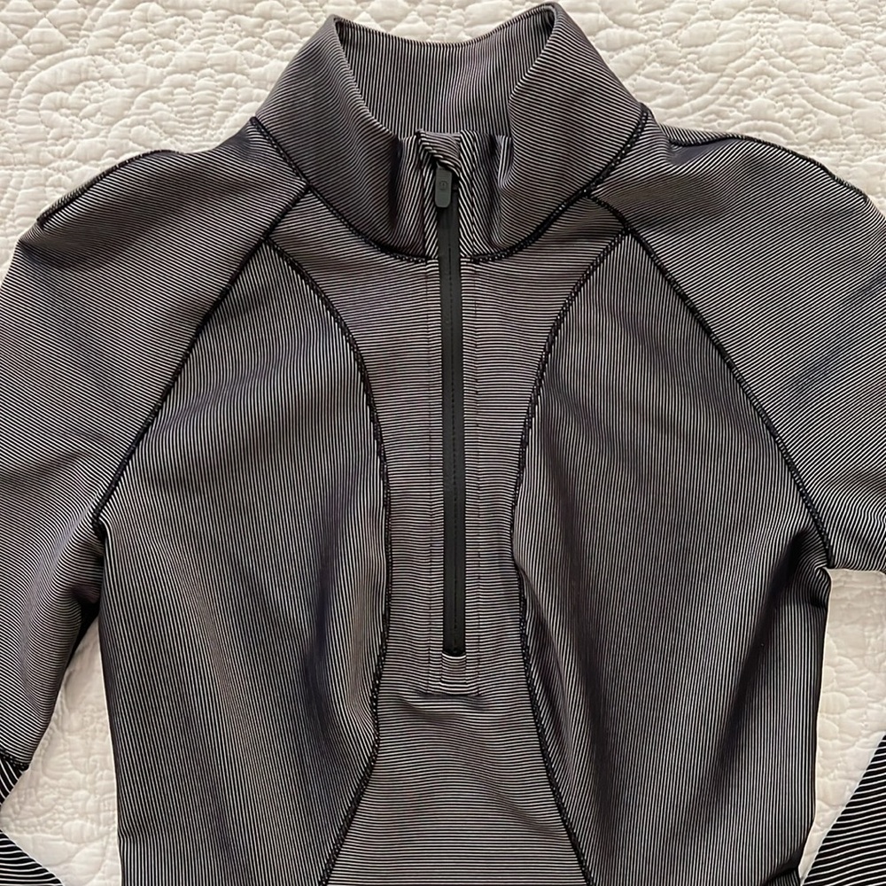 Lululemon Two-Tone Ribbed Running Half Zip Size 2 - Picture 3 of 12